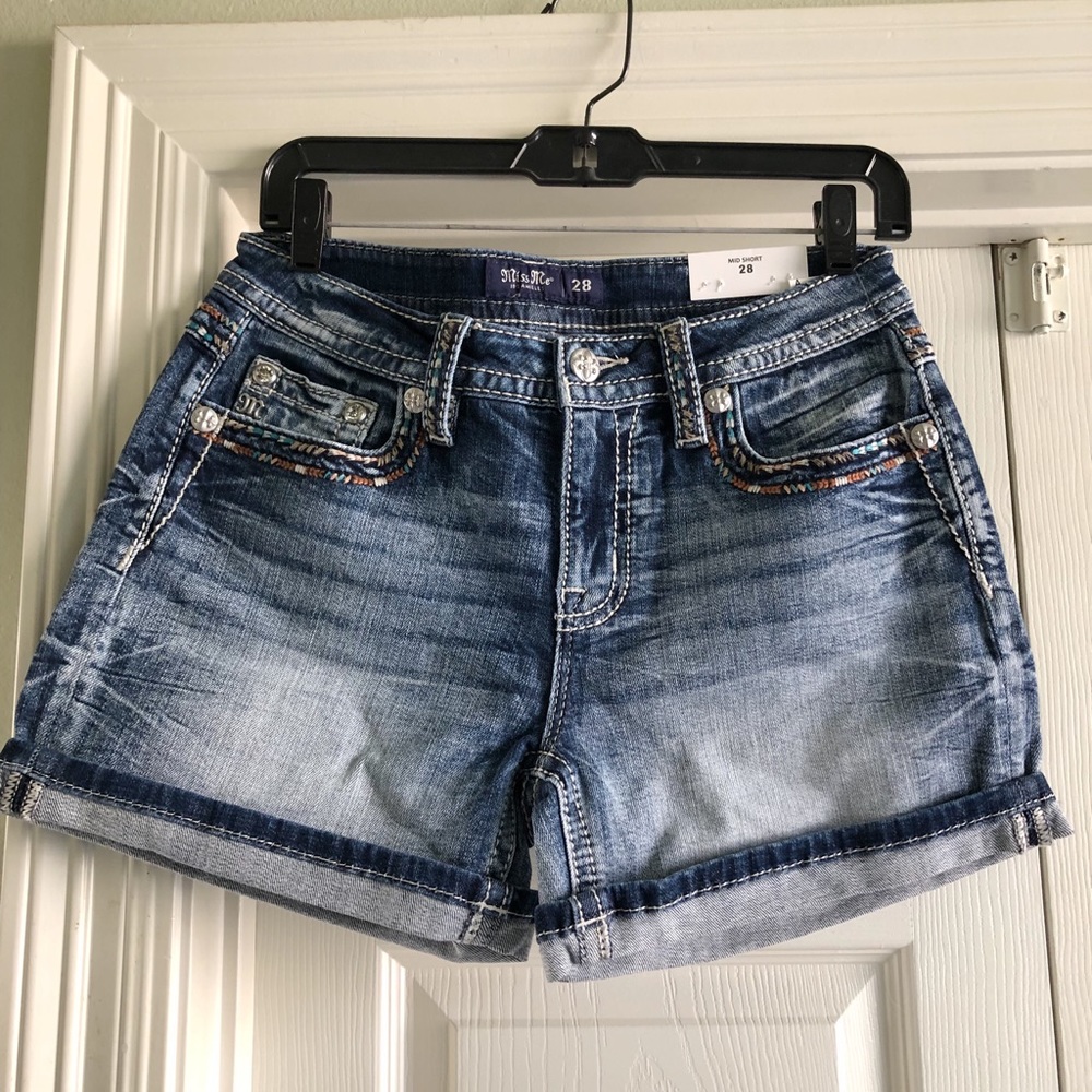 Like new Miss Me Embroidered Embellished Mid Rise Bling Cuffed denim shorts 31